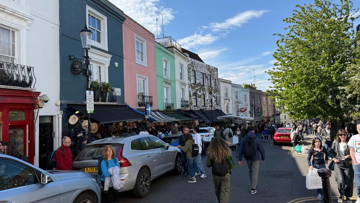 Notting Hill Walking Tour - Finding the group at Notting Hill Gate (Calder’s Pharmacy)