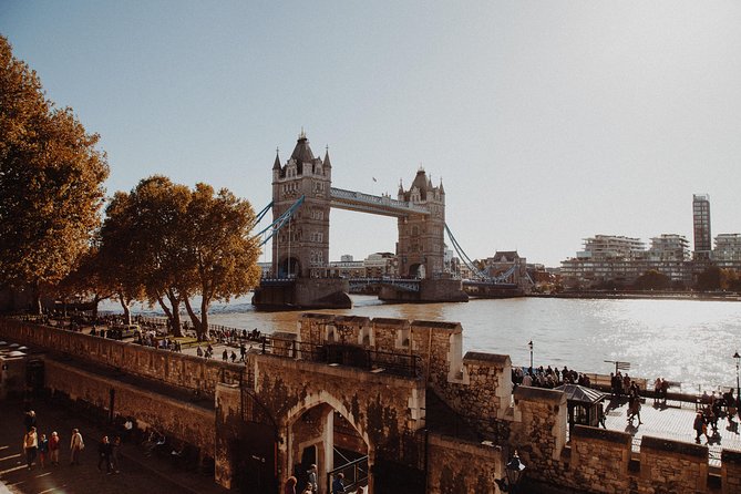 Private Tour London Highlights, entries Westminster Abbey, The Tower of London - Buckingham Palace and the Guard-Change Reality Check