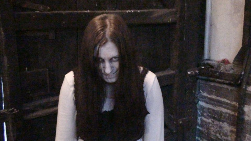 Stratford-upon-Avon: Lantern-Lit Ghost Tour at Tudor World - Inside the Tudor World Labyrinth: Lantern Light and “Get Lost” Storytelling