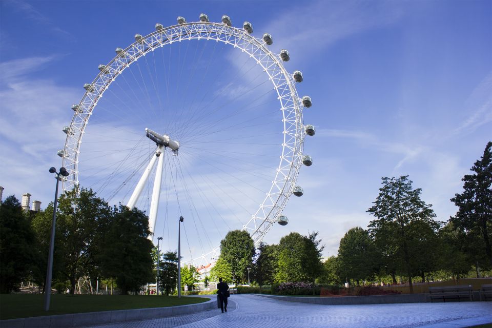 The London Eye Champagne Experience - 30 minutes in the sky: spotting Big Ben, Westminster Abbey, and more