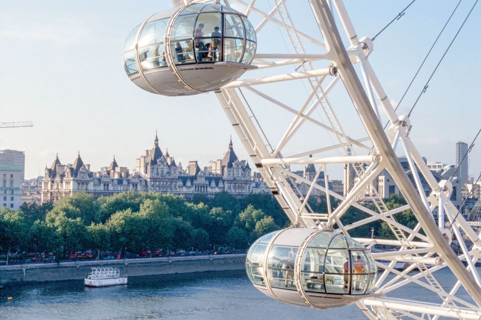 The London Eye Champagne Experience - Hosts make the difference: help with photos, facts, and pacing
