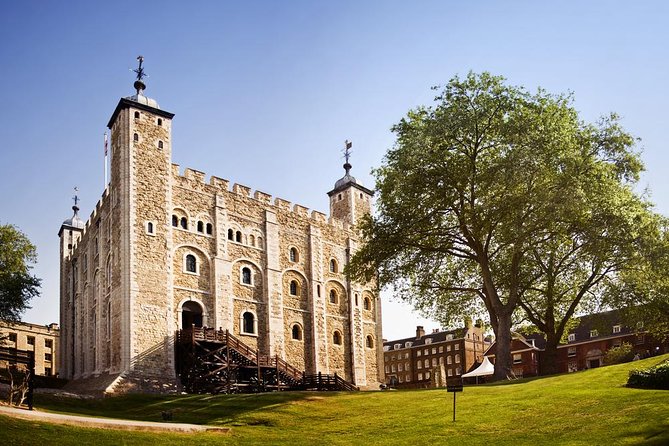 Tower of London with London Hop-On Hop-Off Tour and River Cruise - A Three-in-One Day Plan for the Tower, the City, and the Thames